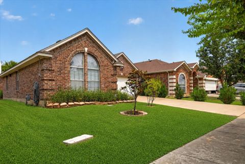 8955 River Falls Drive, Fort Worth, TX 76118 — photo 2