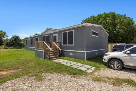 101 Syble Jean Drive, Burleson, TX 76028 — photo 2