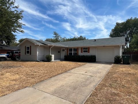 3218 Maple Drive, Garland, TX 75042 — photo 2