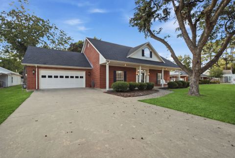 400 S College Street, Pilot Point, TX 76258 — photo 2