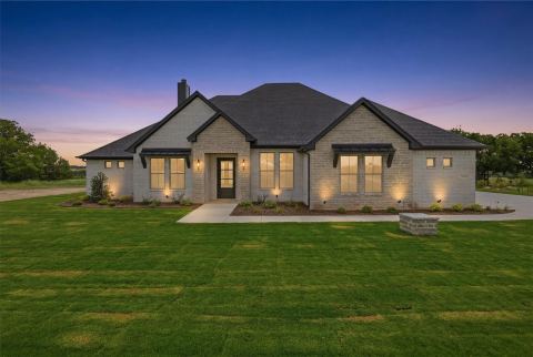 6132 County Road 1229, Godley