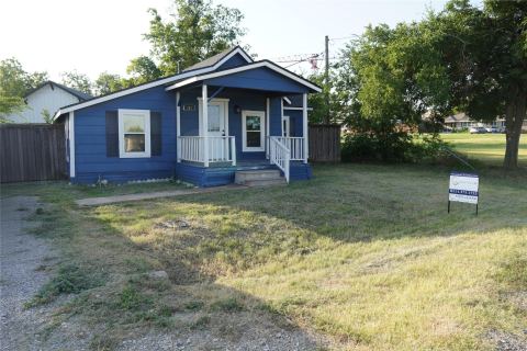 207 N Illinois Street, Celina, TX 75009 — photo 2