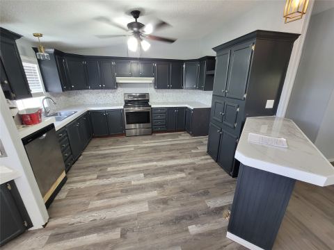 902 DEVILS RIVER Drive, Granbury, TX 76048 — photo 2
