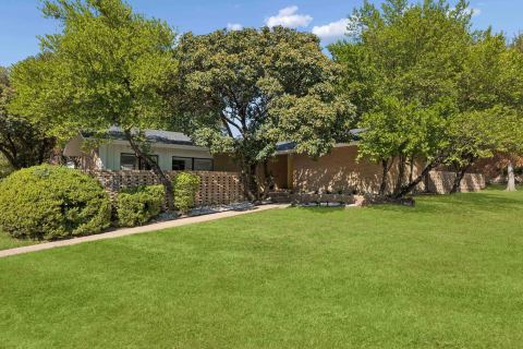 1747 W Red Bird Lane, Dallas