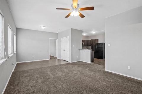 612 Meadow View Court 101, Denton, TX 76207 — photo 2