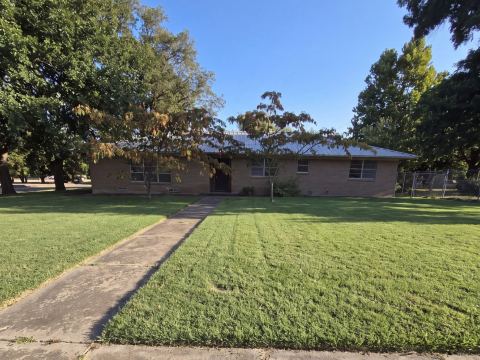 203 HILL Street, Farmersville