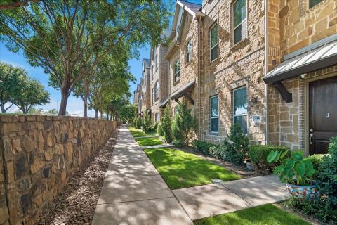 559 W Royal Lane, Irving, TX 75039 — photo 2