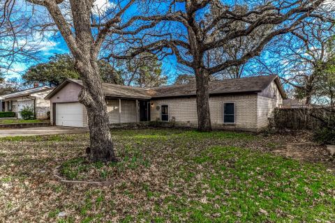 2108 Warwick Drive, Arlington, TX 76015 — photo 2