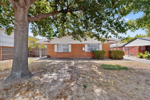 222 W Union Bower Road, Irving, TX 75061 — photo 2