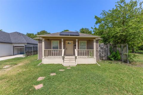 108 Cook Street, Waxahachie