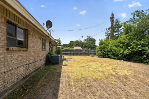 2125 Meadow Glen, Irving, TX 75060 — photo 3
