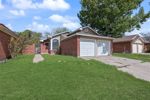 4745 Poppy Drive E, Fort Worth, TX 76137 — photo 2