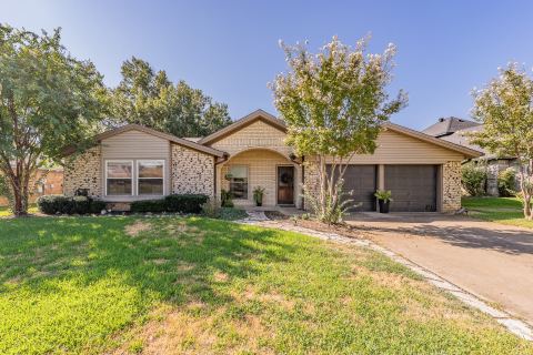 7536 Oak Park Drive, North Richland Hills