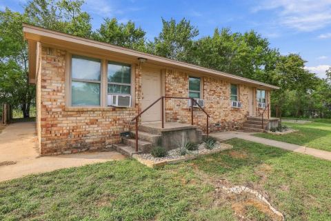 701 W Hull A & B Street, Denison, TX 75020 — photo 2