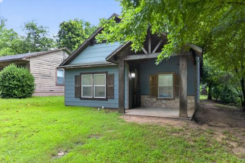 818 W Elm Street, Denison