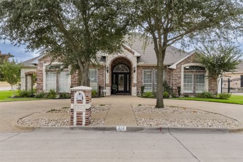 818 Amherst Drive, Waxahachie