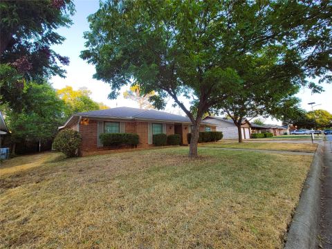 7405 Pinehurst Drive W, Fort Worth, TX 76134 — photo 2