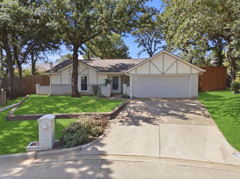 2400 York Minster Court, Arlington, TX 76006 — photo 2