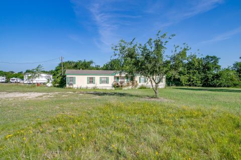 127 Lelon Lane, Springtown