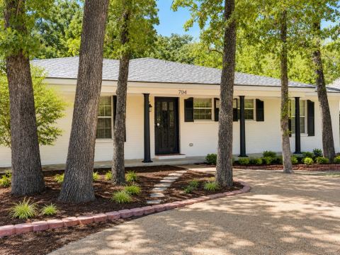 704 Dobbins Road, Corsicana, TX 75110 — photo 2