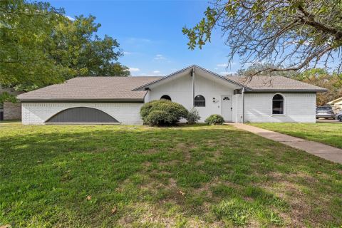 129 Texas Avenue, Hewitt