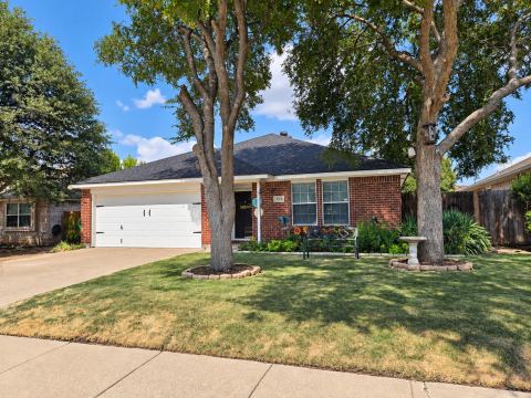 161 Adams Drive, Crowley, TX 76036 — photo 2