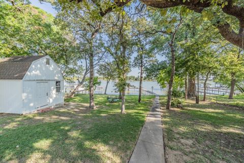 300 Shoreline Drive, Azle, TX 76020 — photo 3