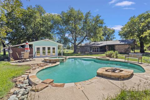 9591 Dripping Springs Road, Denison
