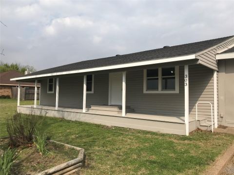 303 Raymond Street, Farmersville