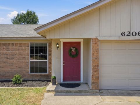 6206 Hott Springs Drive, Arlington, TX 76001 — photo 2