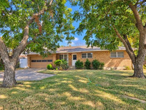 2711 Morton Street, Denison, TX 75020 — photo 2