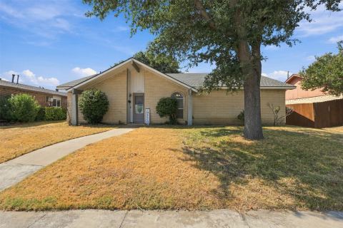 1444 Applegate Drive, Lewisville