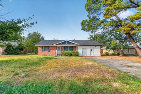 821 Circle Drive, Terrell