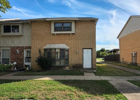 99 W Mountain Creek Drive, Grand Prairie, TX 75052 — photo 2