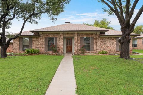 2623 Fallcreek Drive, Carrollton, TX 75006 — photo 2
