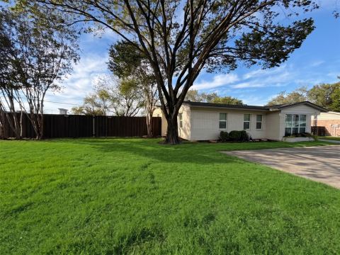 7901 Laura Street, North Richland Hills, TX 76180 — photo 2
