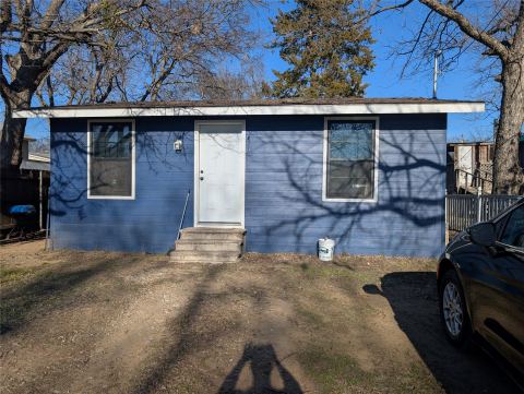 203 S Kouns Street, Cleburne