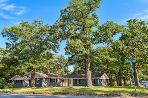 17 Circle Drive, Denison, TX 75021 — photo 2