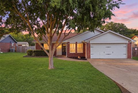 706 Shady Grove Drive, Granbury
