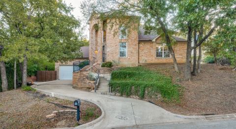 1805 Old Oak Drive, Arlington, TX 76012 — photo 2