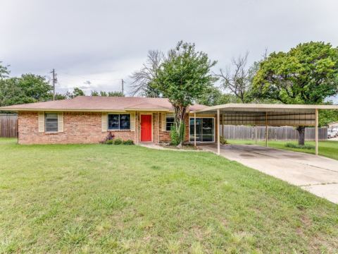 325 Walnut Avenue, Azle