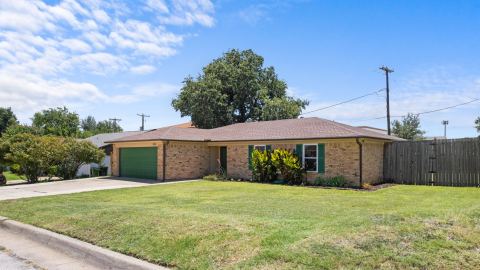 414 Hallmark Drive, Arlington, TX 76011 — photo 3