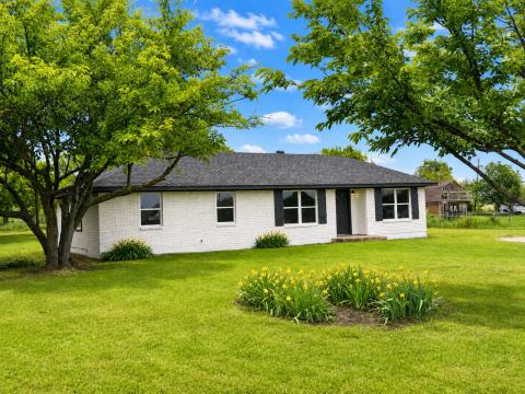 105 Paige Street, Weatherford