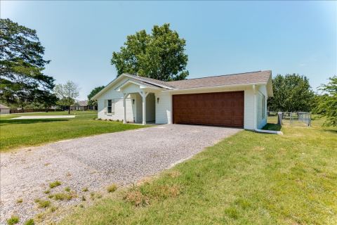104 Pontiac Drive, Lake Kiowa, TX 76240 — photo 2