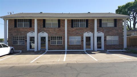 115 W Doyle Street, Granbury