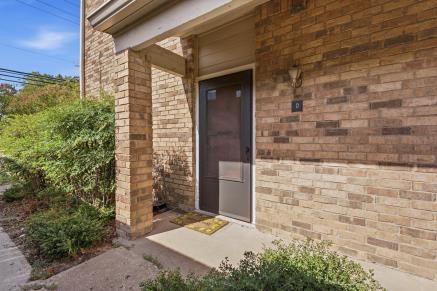 2331 N Davis Drive D, Arlington, TX 76012 — photo 2