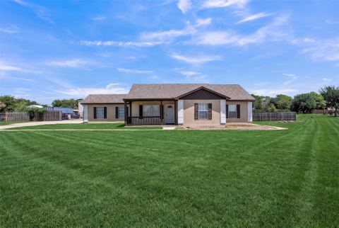 10282 Gentry Drive, Justin, TX 76247 — photo 2