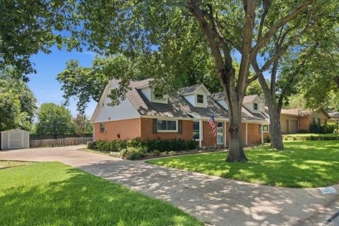 1301 Colonial Court, Arlington, TX 76013 — photo 2