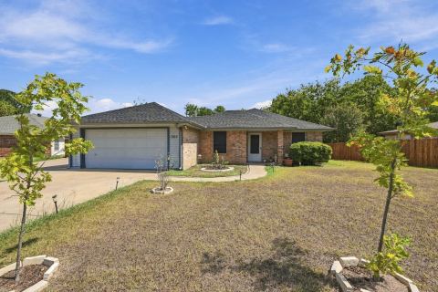 1307 Berry Drive, Cleburne, TX 76033 — photo 3