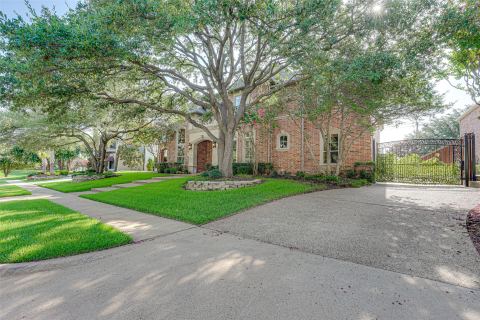 5004 Castle Creek Court, Plano